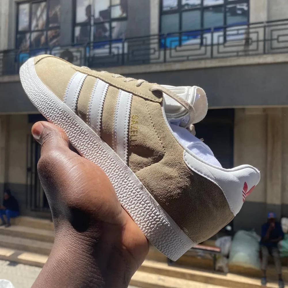 Adidas Adidas Gazelle Tan Suede — Tan / White / Red