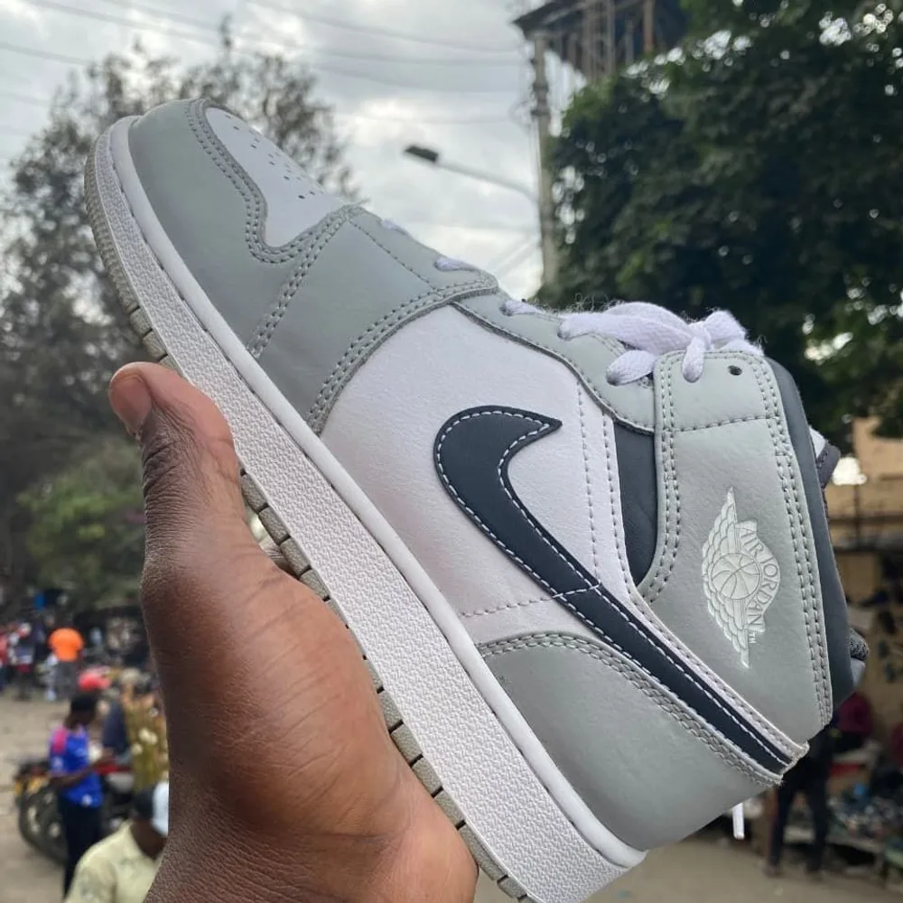 Jordan Air Jordan 1 Light Smoke Grey — Light Smoke Grey / White / Anthracite