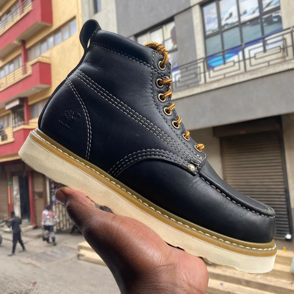 Camel Camel Black Leather Moc-Toe Boot — Black / Cream
