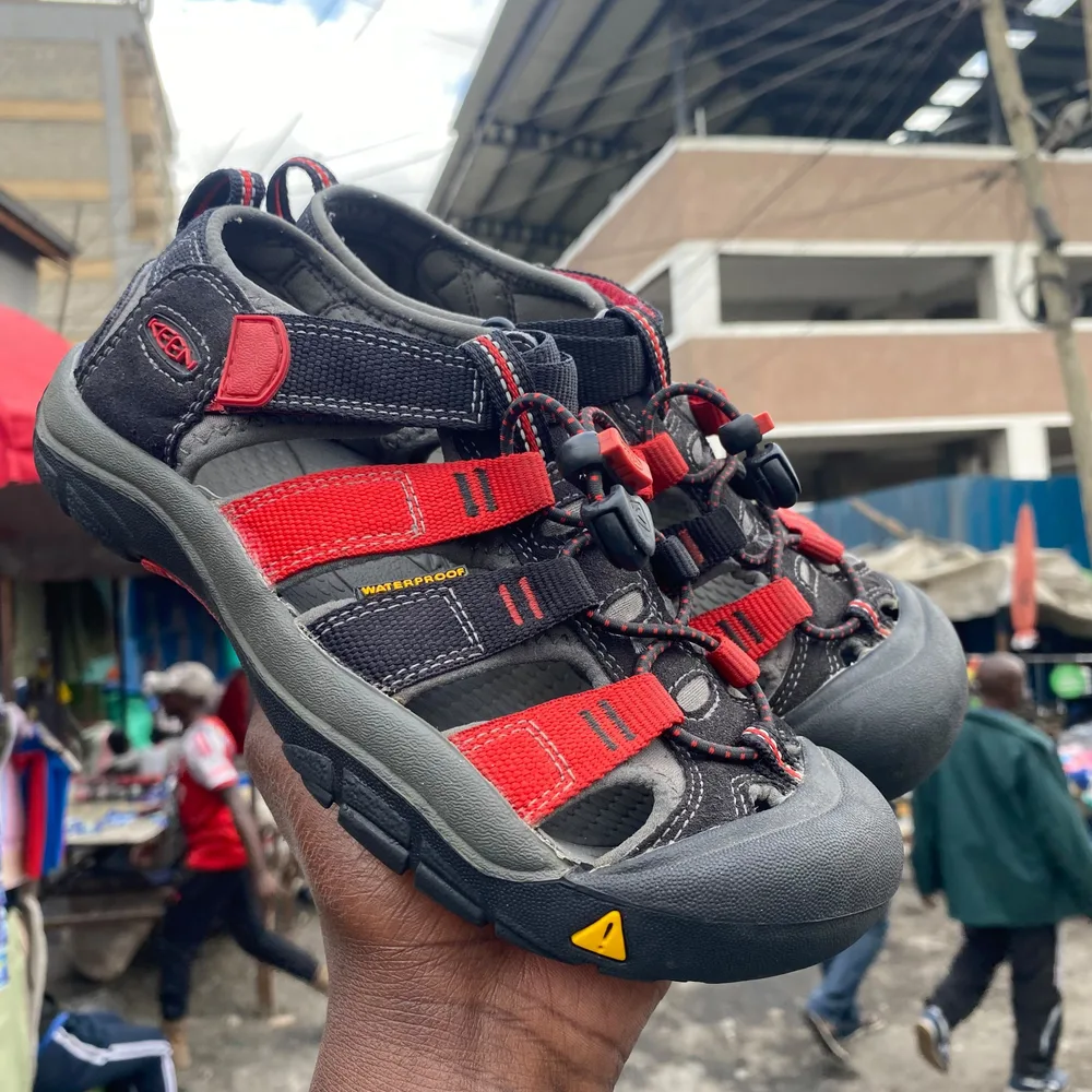 KEEN KEEN Newport H2 Black Red — Black / Red