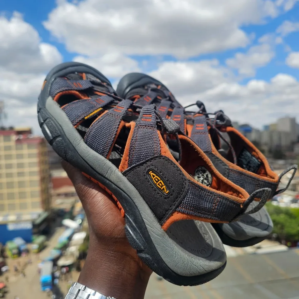KEEN KEEN Newport H2 Sandal Grey Orange in Charcoal Grey / Burnt Orange — thumbnail 2