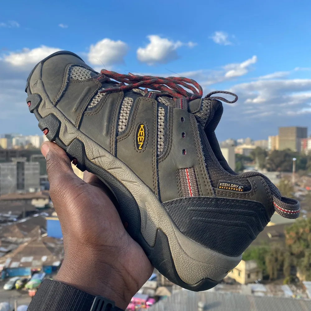 KEEN KEEN Voyageur Olive — Olive / Grey / Red