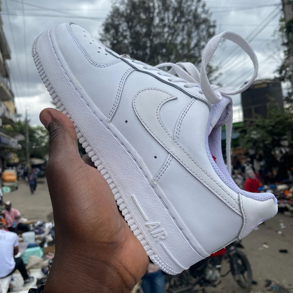 Nike Nike Air Force 1 '07 Triple White in White — thumbnail 2