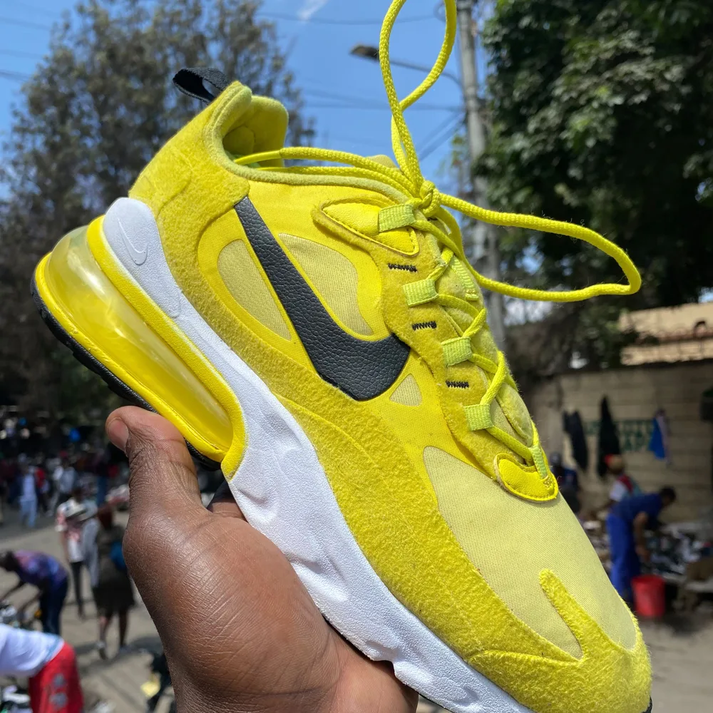Nike Nike Air Max 270 React Yellow — Volt Yellow / Black / White