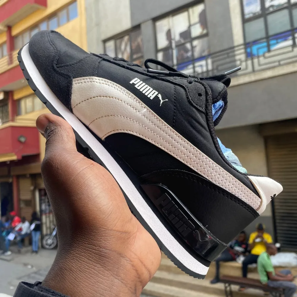 Puma Puma Black White Runner — Black / White